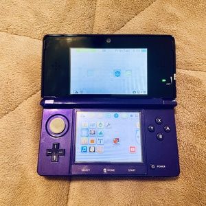 SOLD- Nintendo 3DS in Purple
